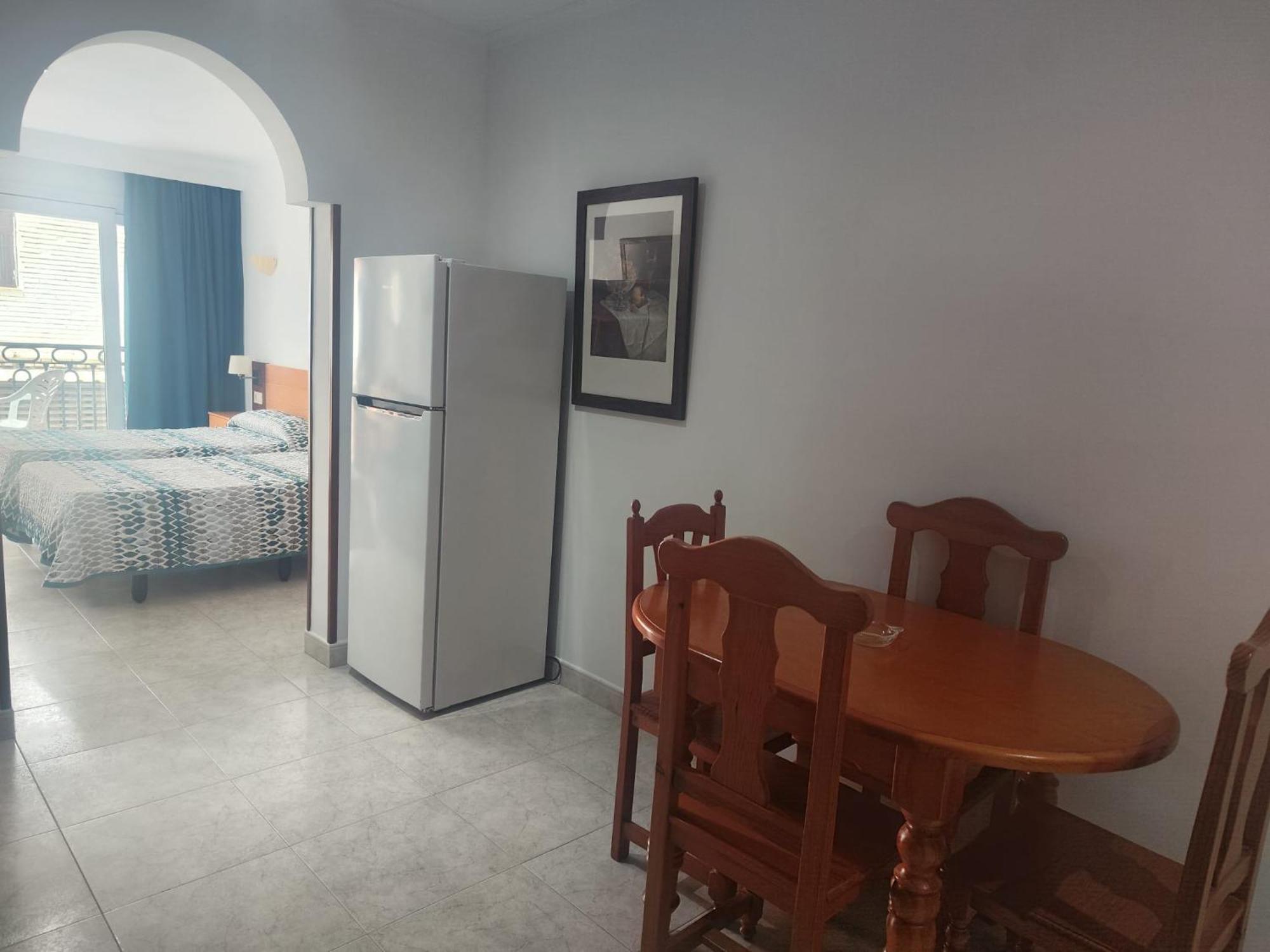 Apartamentos Leonor Carihuela Торремолинос Экстерьер фото