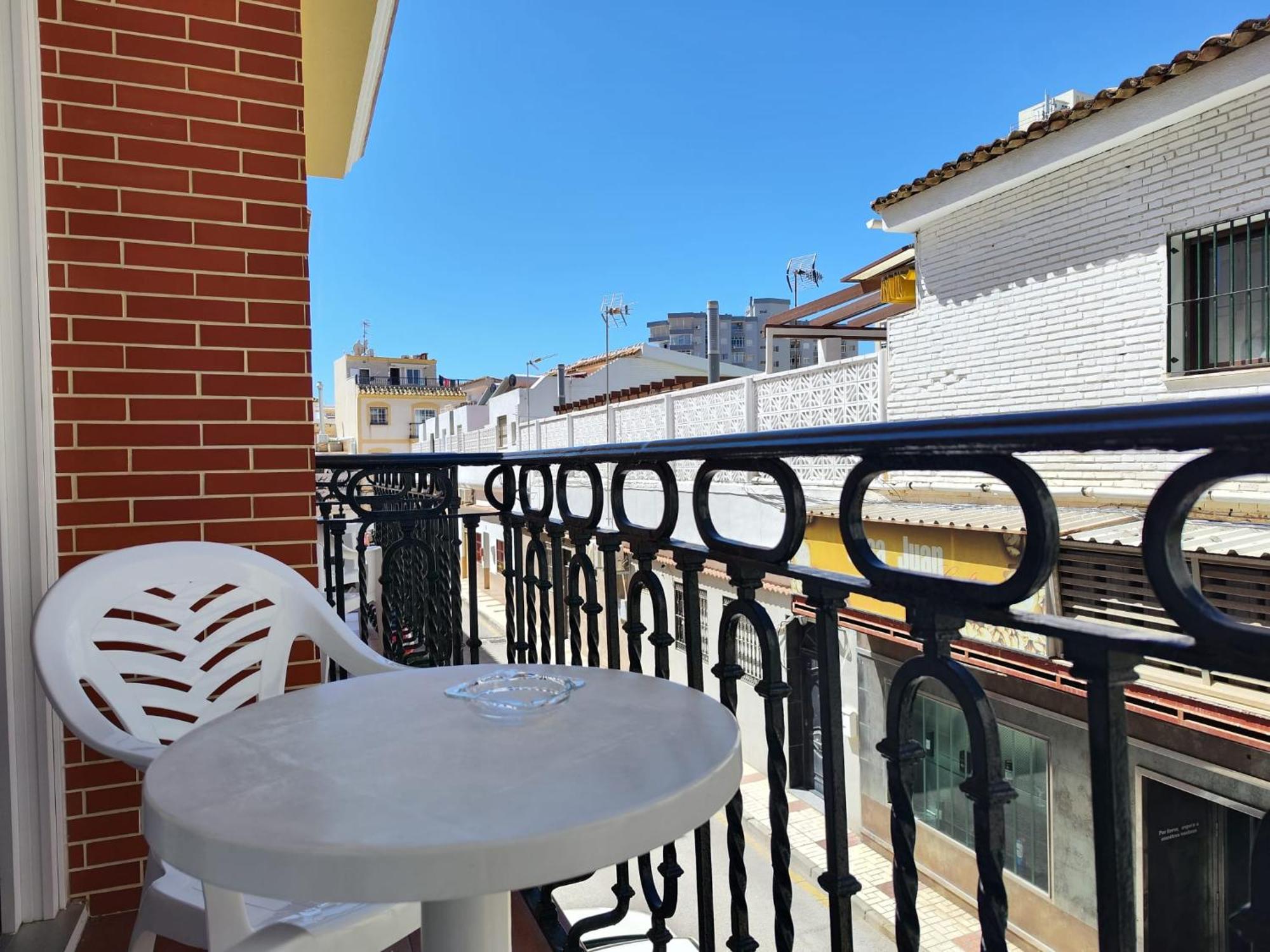 Apartamentos Leonor Carihuela Торремолинос Экстерьер фото