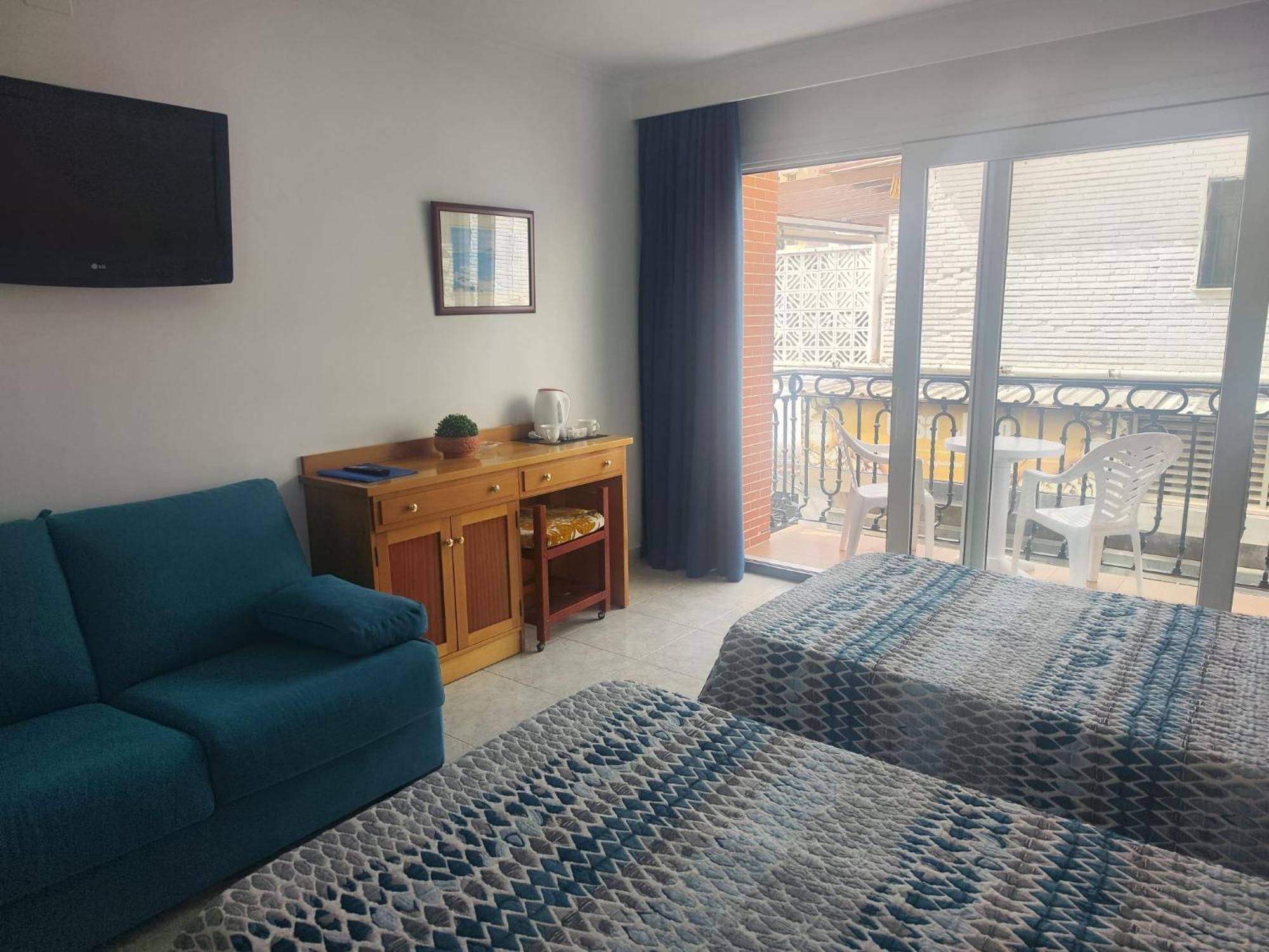Apartamentos Leonor Carihuela Торремолинос Номер фото